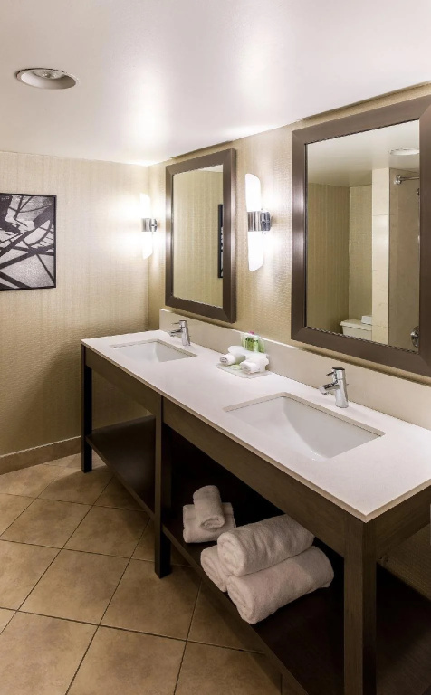 Holiday Inn Express Vancouver-Metrotown