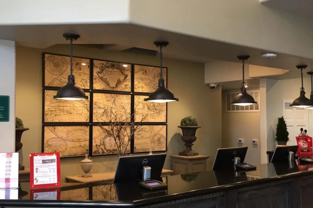 Anaheim Camelot Inn & Suites