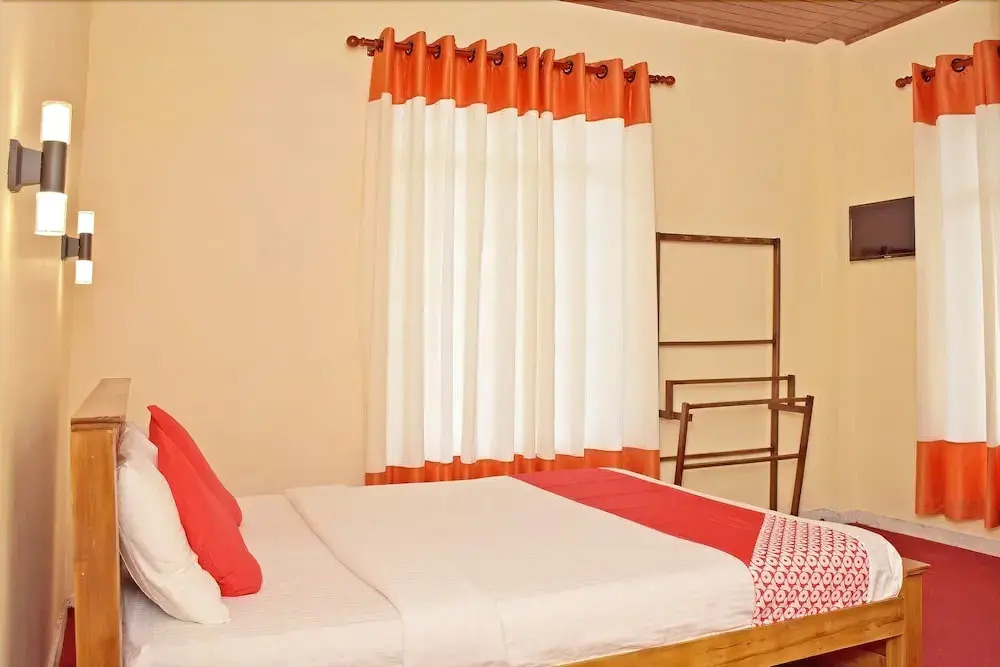 OYO 261 Falcon Tea Garden Hotel