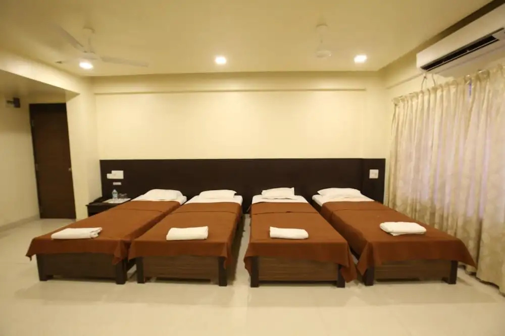 Hotel Kohinoor Square