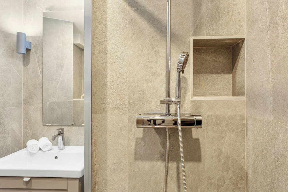 Bright Parisian 1BR by Champs
