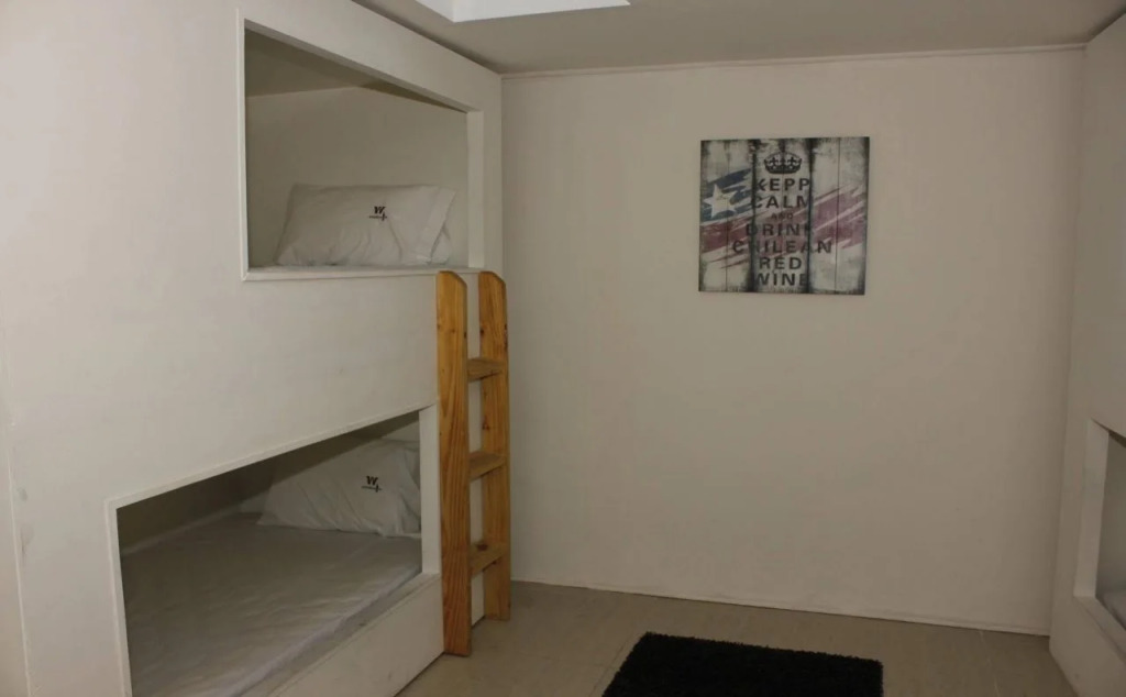 Hostel Bed & Wine