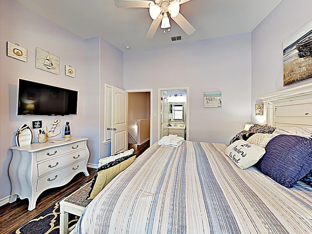 Sandy Retreat - 2 Br Condo