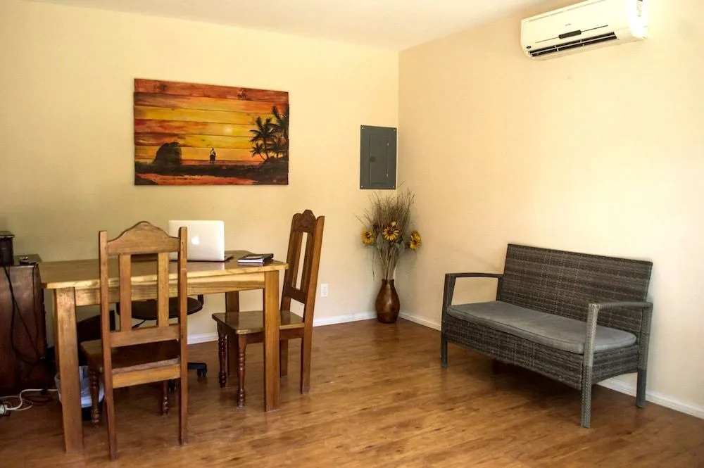 Hostel Dos Monos