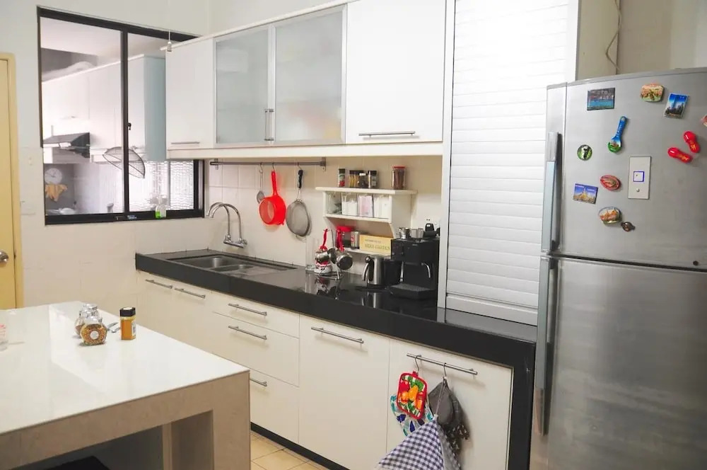 GRAYHAUS Guest House