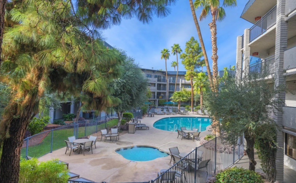 Holiday Inn and Suites Phoenix Airport North by IHG