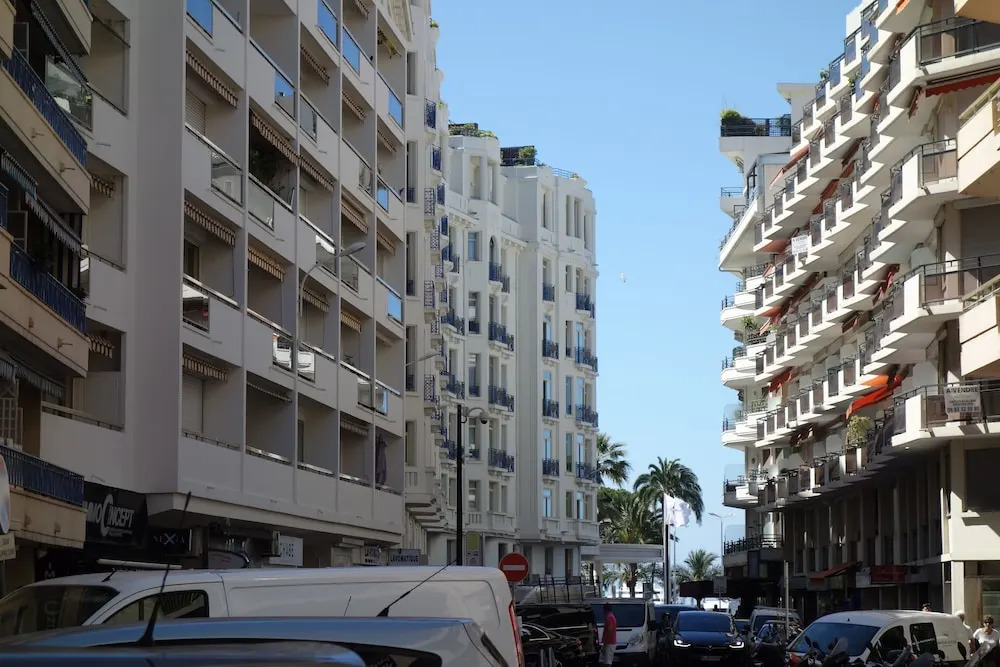 Welcome to Cannes - Latour Maubourg 3