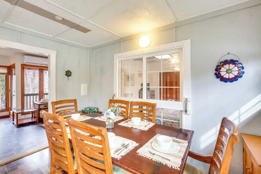 Dog-friendly Newland Cabin w/ Deck + Lake Access!