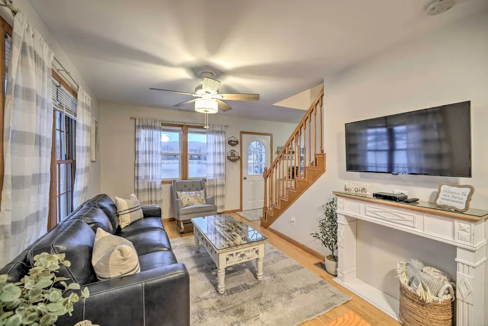 Hudson River Home w/ Fire Pit, Near Belmont Stakes