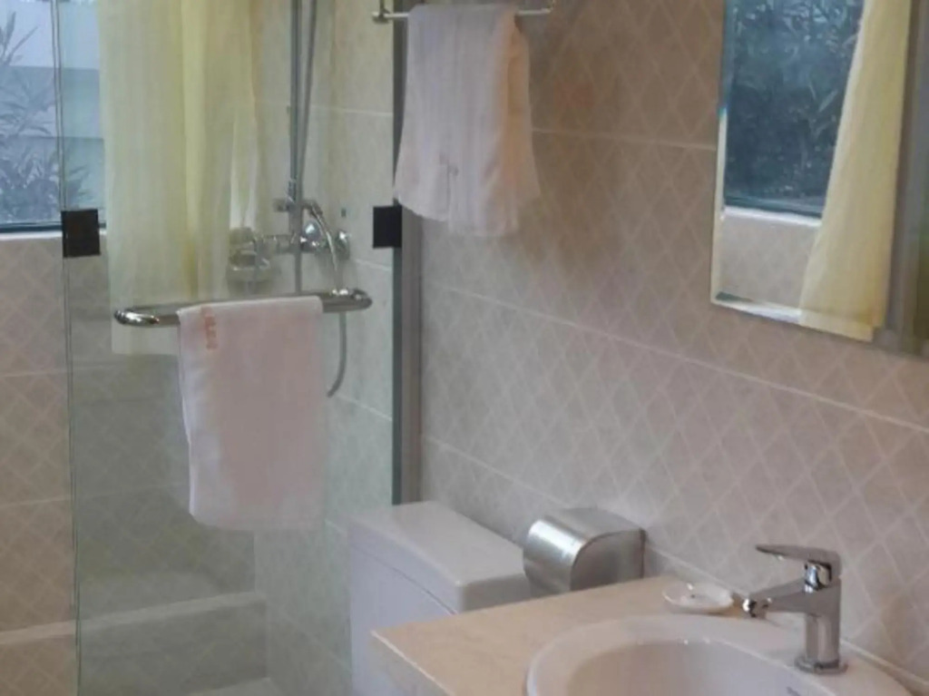 Yanrui Hotel