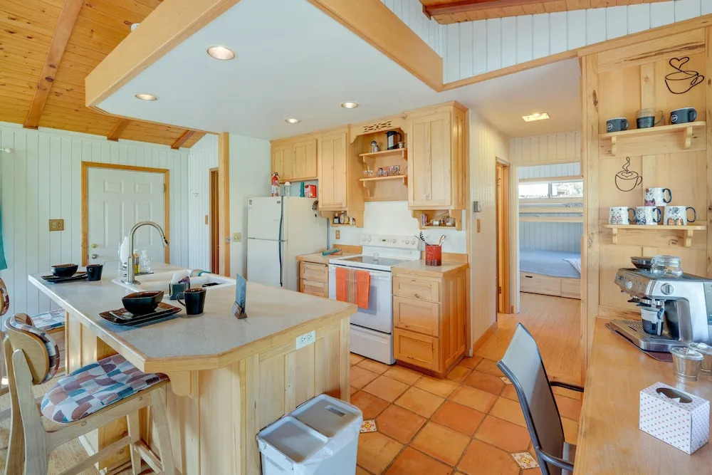 Scenic Kernville Getaway w/ Deck & Mountain Views!