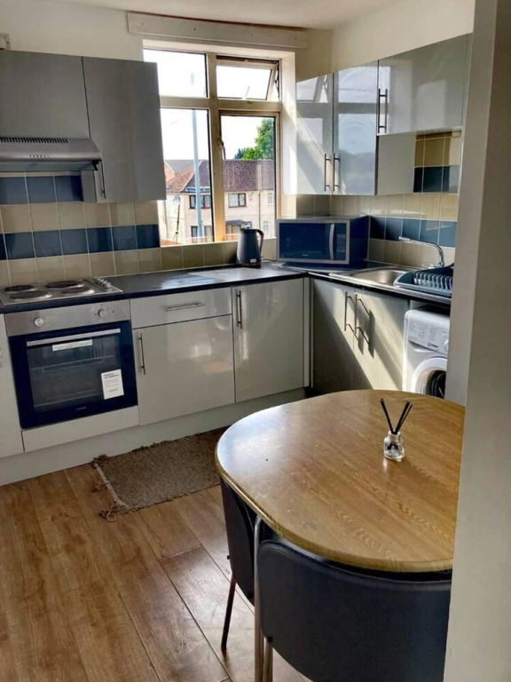 Stylish Luton Apartment With Wi-fi & Free Parking
