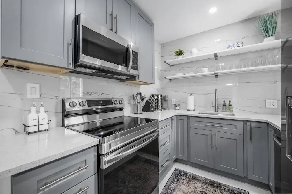 Uhost AI 1BR With Marble Accents Patio