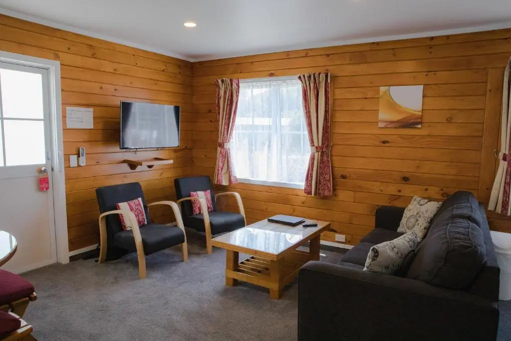 Tudor Park Motel Spacious with kitchens 1 minute walk to restaurant and shopping centre and Gisborne Hospital