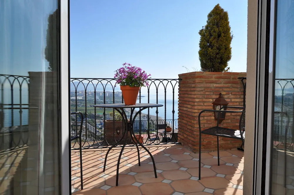 Welcome Inn Nerja guest house Luxury Bed & Breakfast