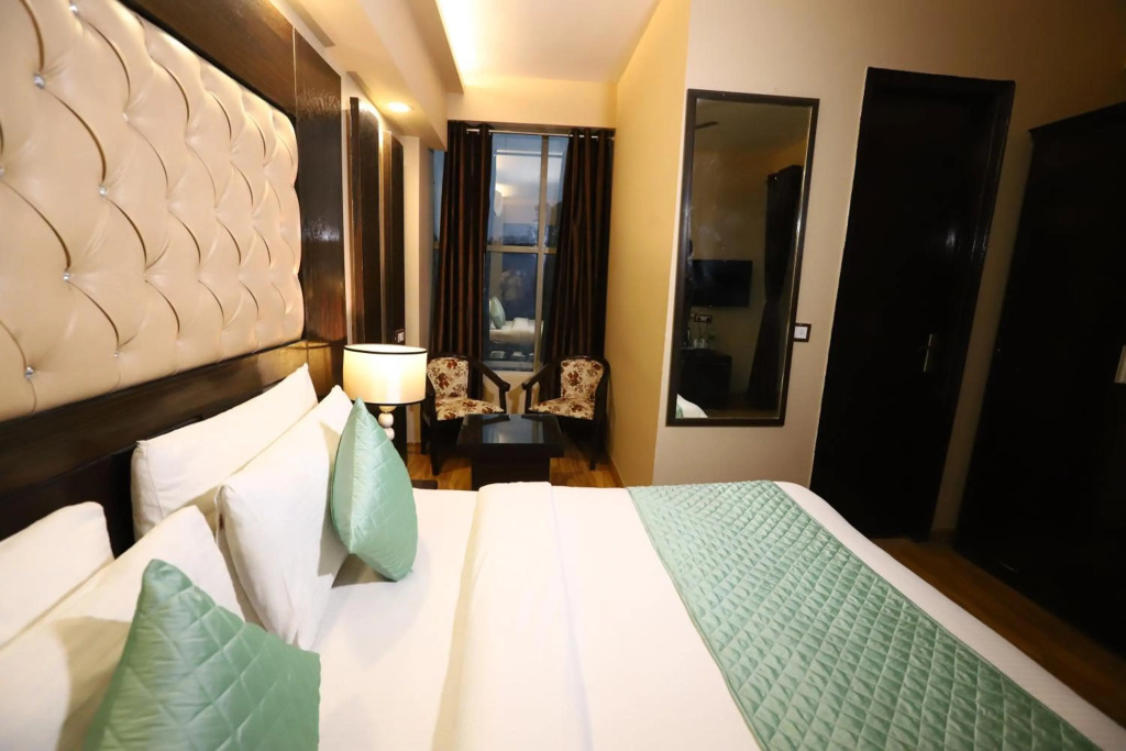 Hotel Palm Grand Naraina New Delhi - Couple Friendly Local IDs Accepted