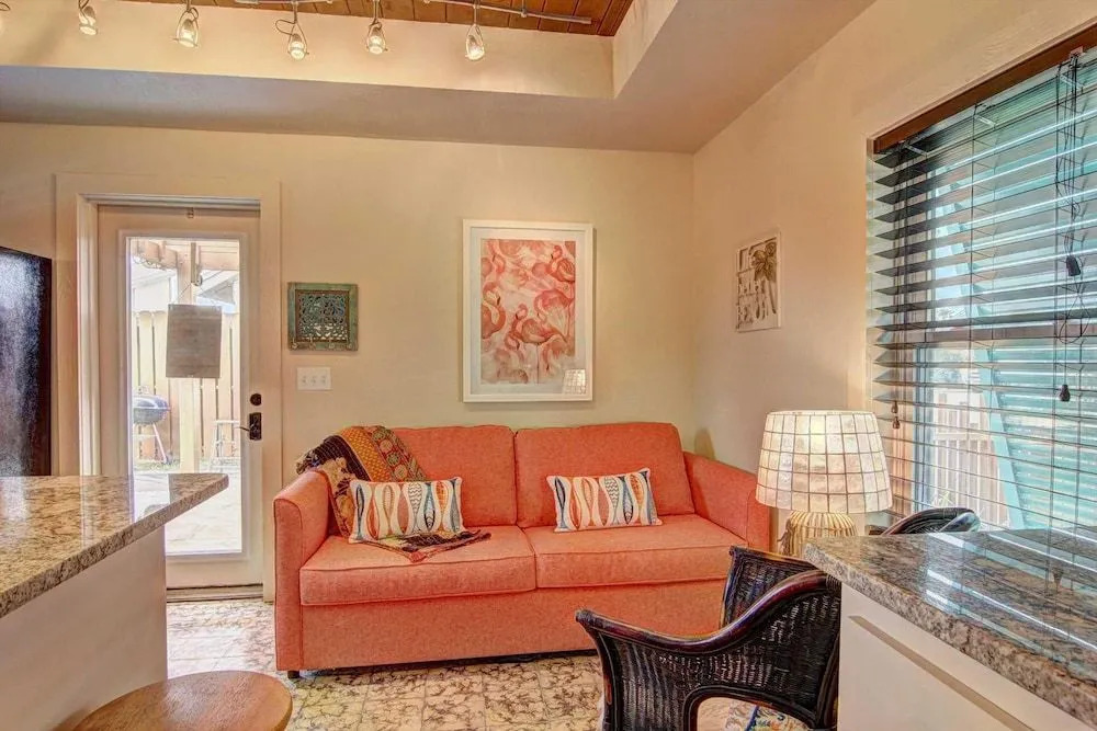 Lorna Beach - 1 Br Home