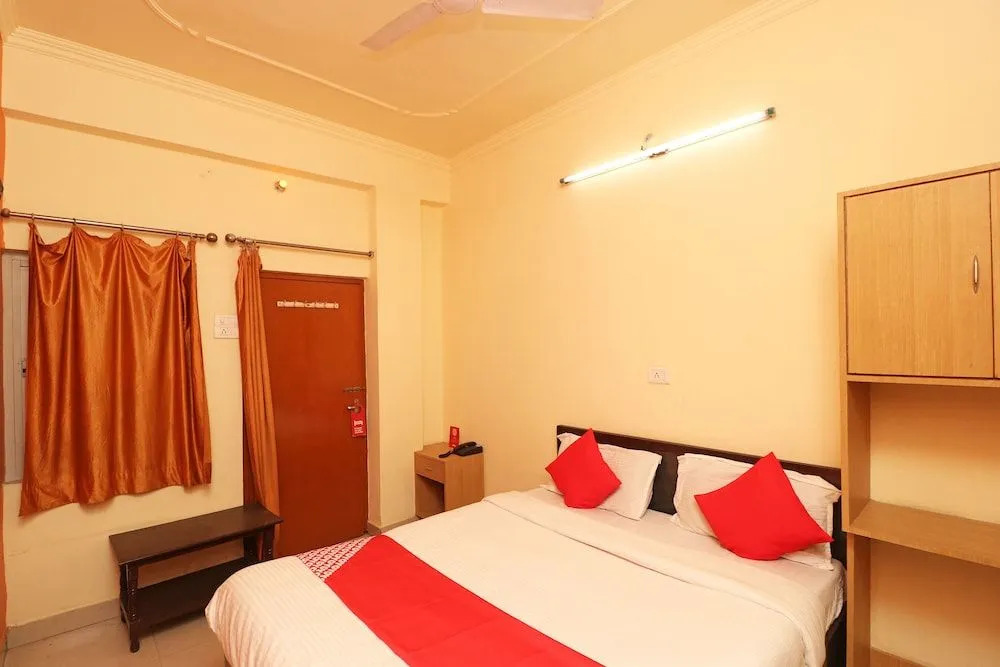 OYO 27929 Hotel Cristal Park