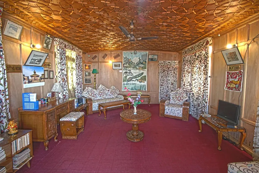 Houseboat New Golden Flower