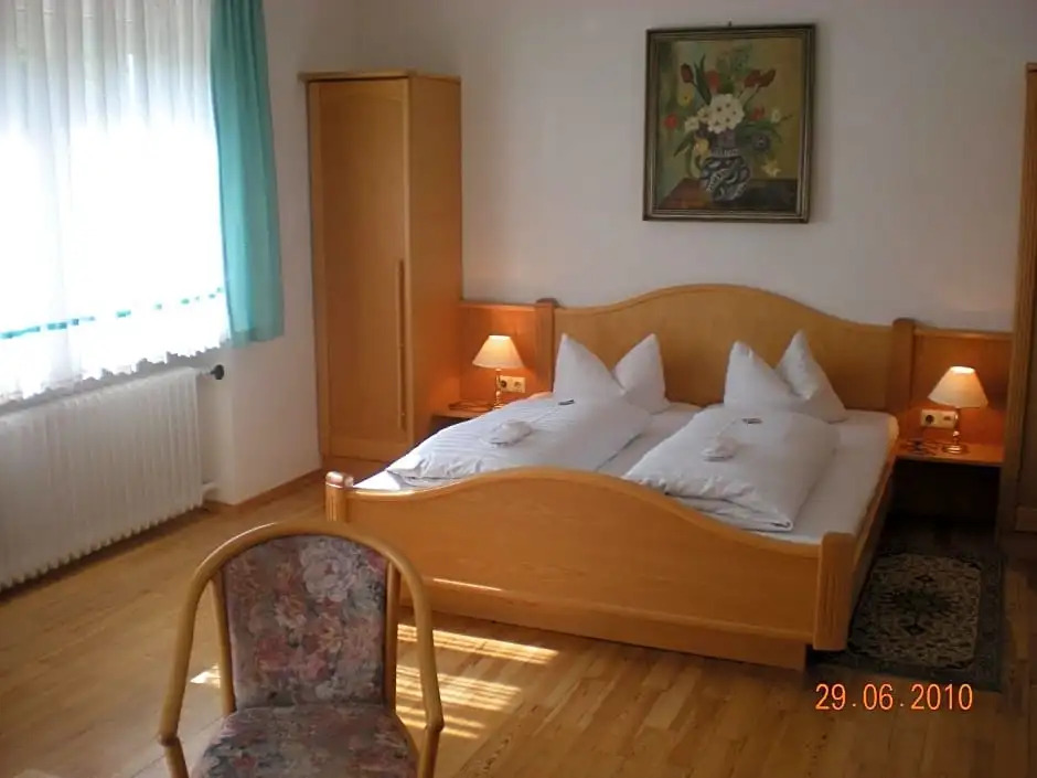 Hotel BURGWALD