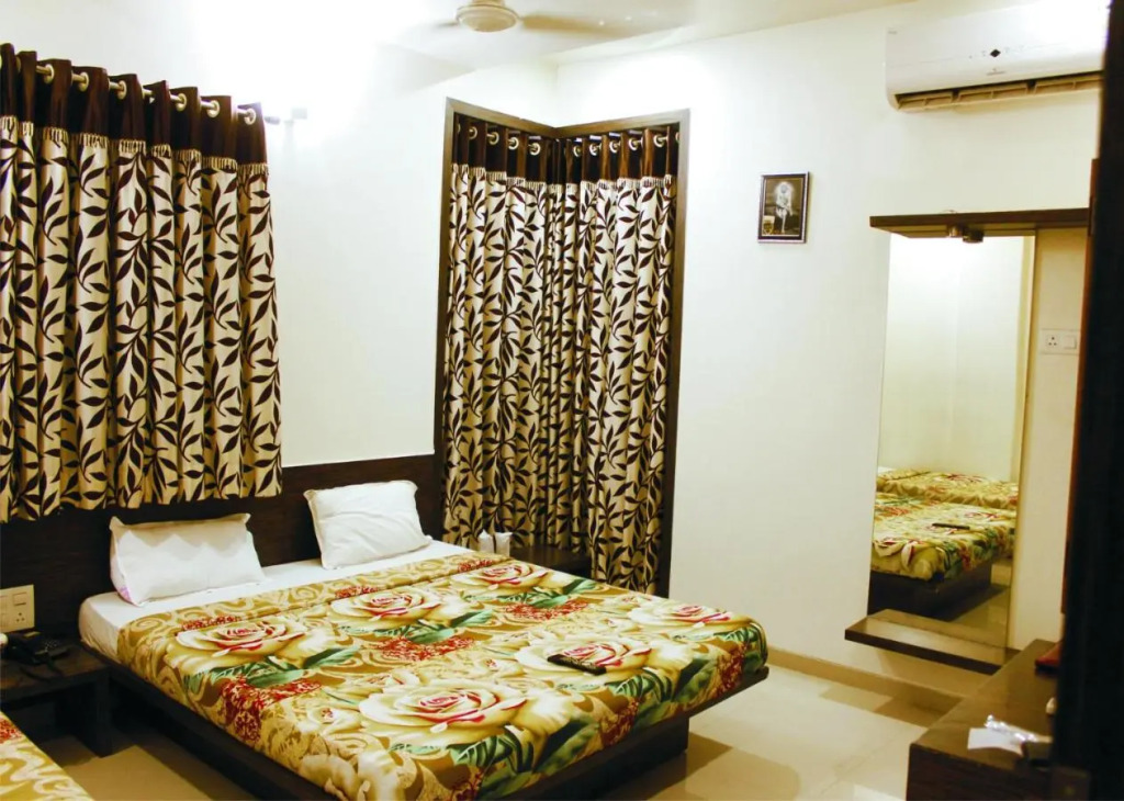 Hotel Shradha Saburi Palace
