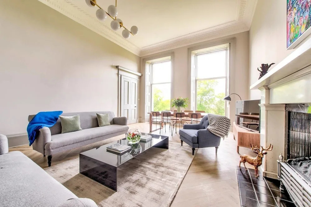 Ainslie Place Luxury Apt In Heart Of The City