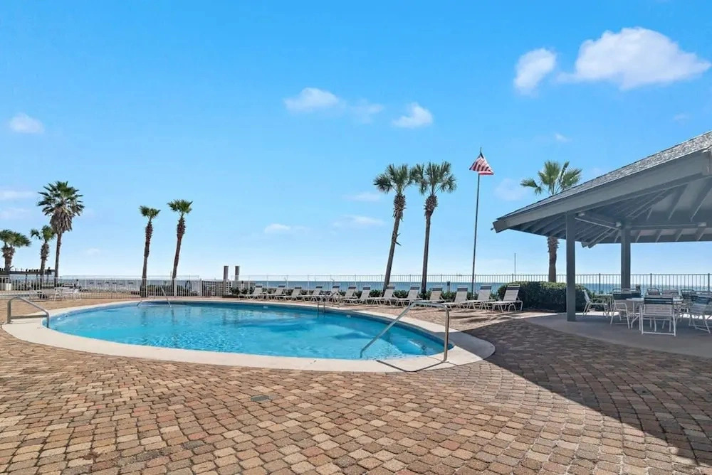 Windward Pointe 304- Pristine Amenities Galore