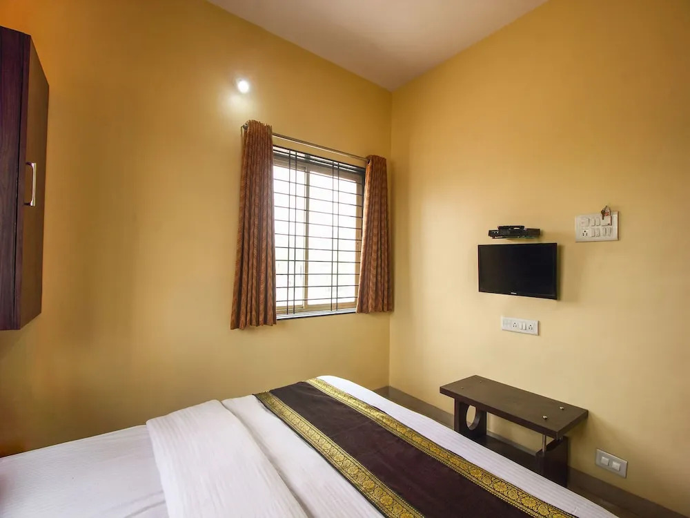 OYO 12355 Hotel New Jagdamba Lodging