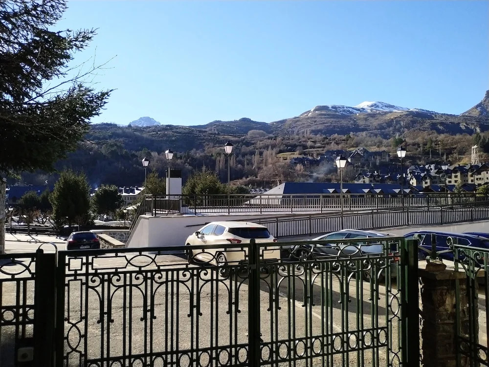 Apartamentos 3000 Escarrilla