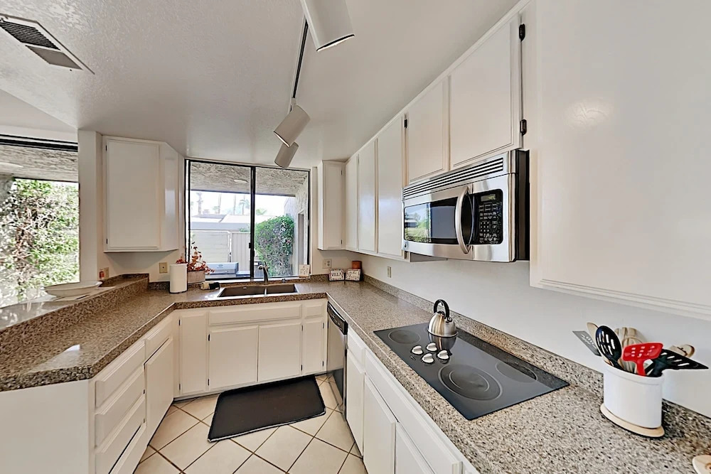 Desert Sanctuary W/ Private Pool & Hot Tub 3 Bedroom Condo