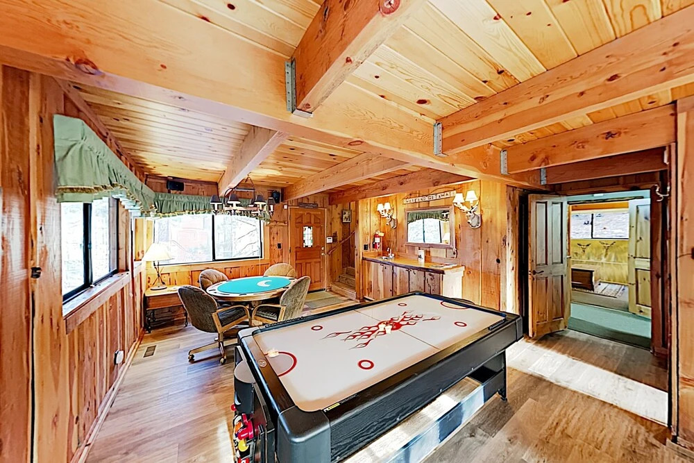 New Listing! Amazing Moonridge Getaway W/ Decks 4 Bedroom Home