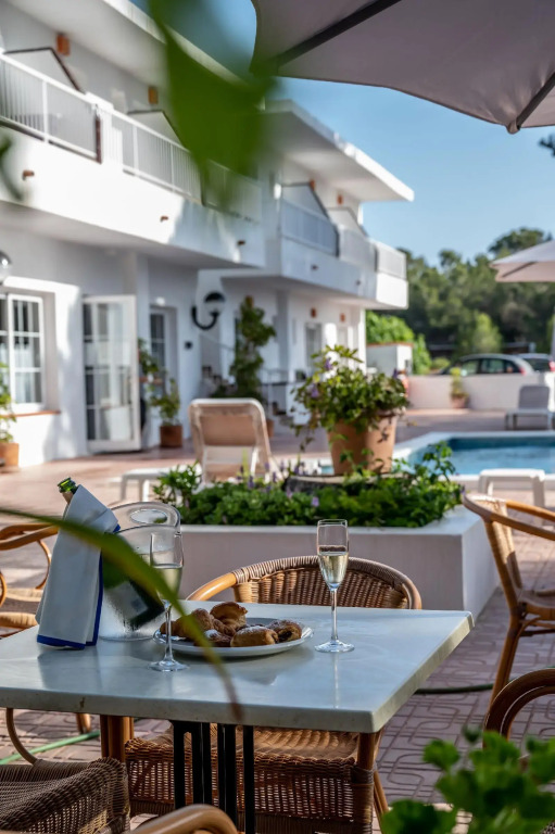 Hostal Es Pi - Emar Hotels