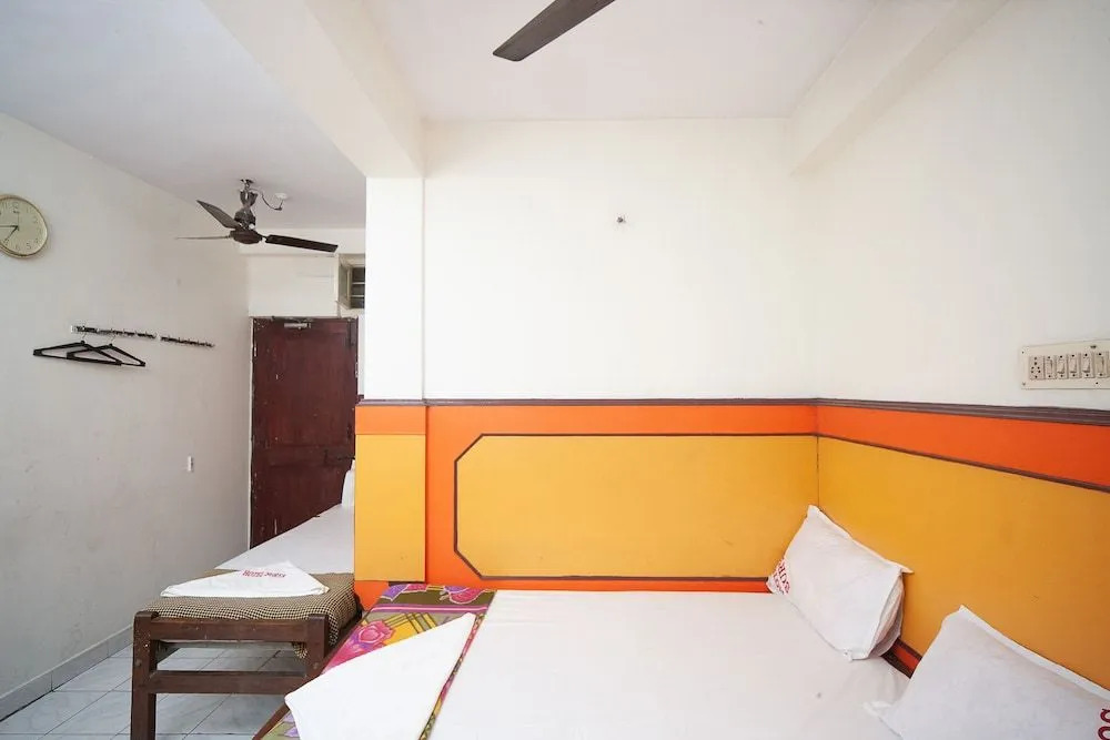 Spot On 38565 Hotel Surya