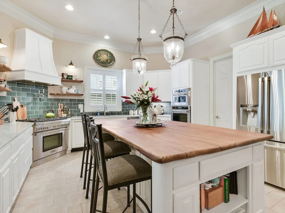 The Arrive Epic Estate On Lake Austin 5 Bedroom Estate