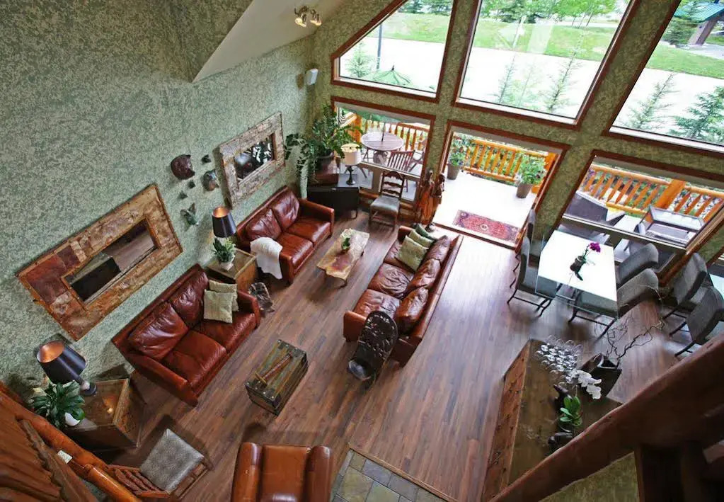 A Bear and Bison Country Inn