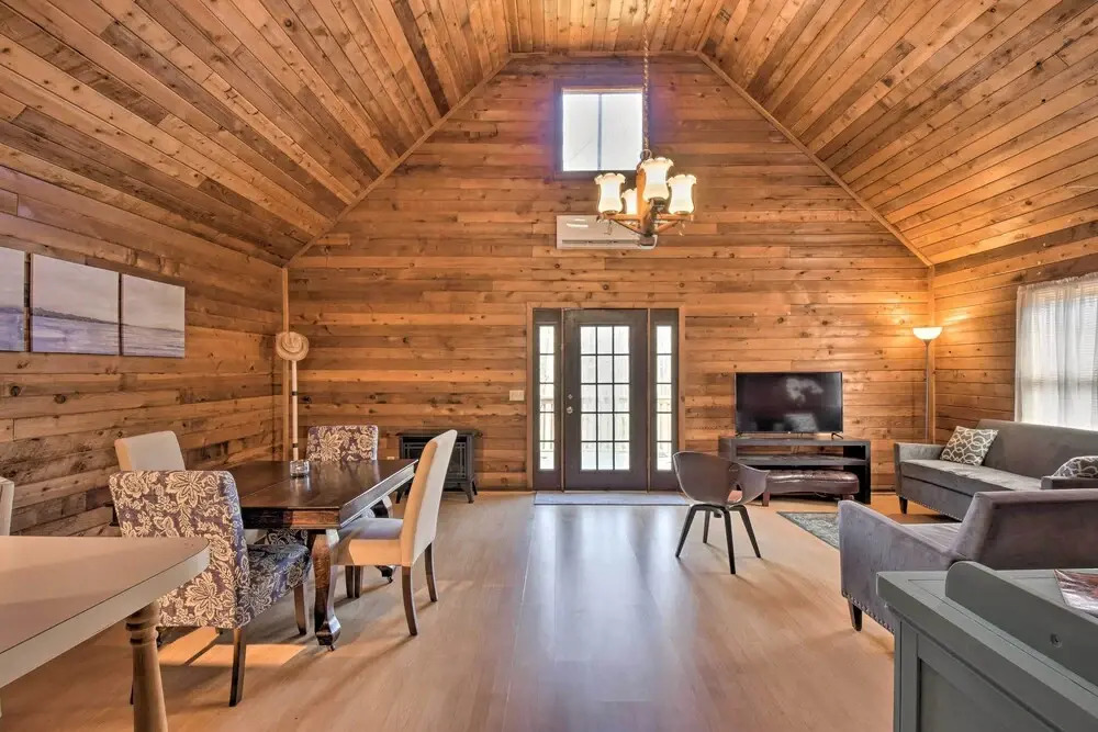 Woodsy Blue Ridge Retreat, 3 Mi to Downtown!
