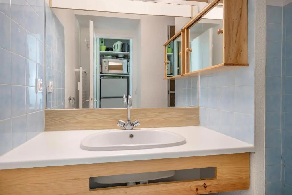 Appartement residentiel avec acces piscine a 200m de la plage