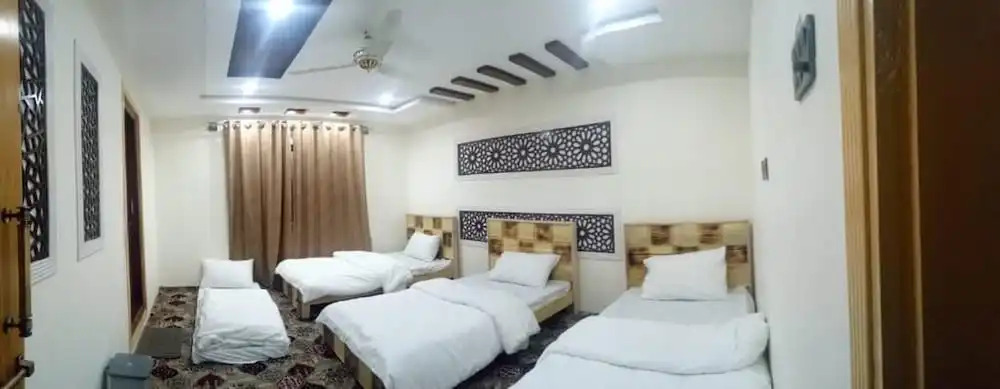 PYRAMID LODGE