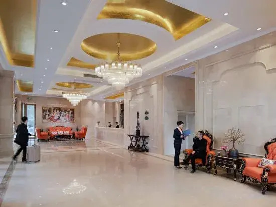 Vienna International Hotel (Shaoyang Dahan Pedestrian Street)