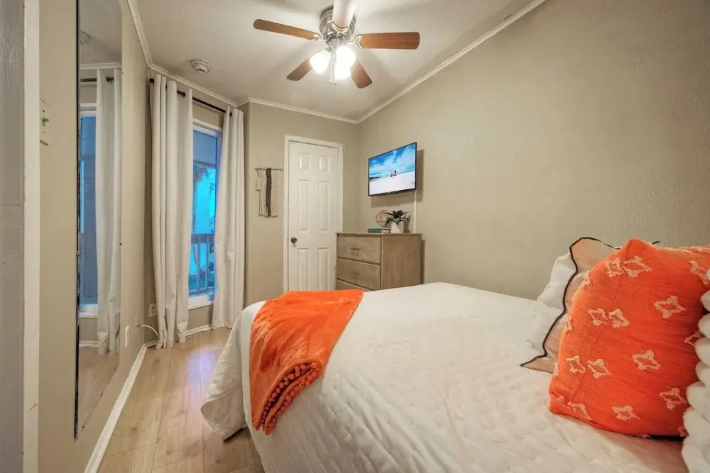 Private Balcony w/ Ocean View Pool & Hot Tub Access Ocean Echo by Avantstay