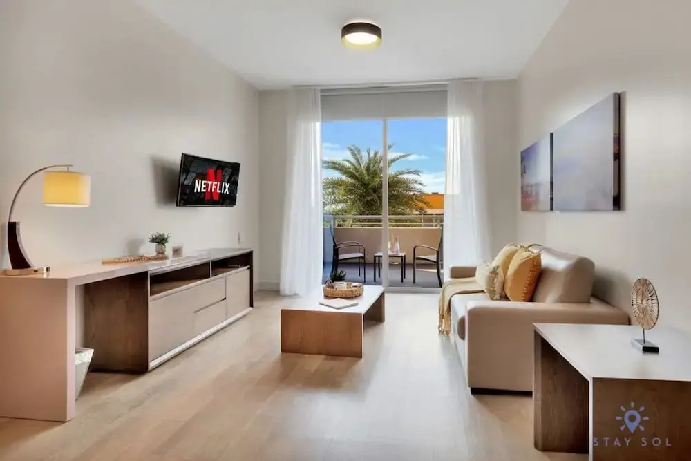 Modern Resort Terrace- Up To 6 Near Beach, Hollywood