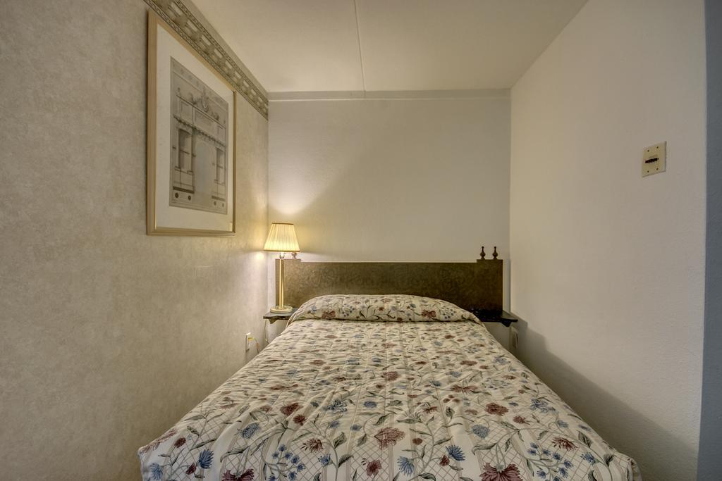 Admiral Resort Motel