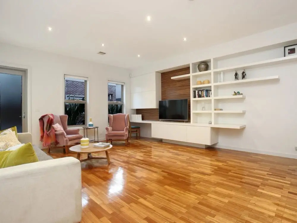 Kew Luxurious Townhouse