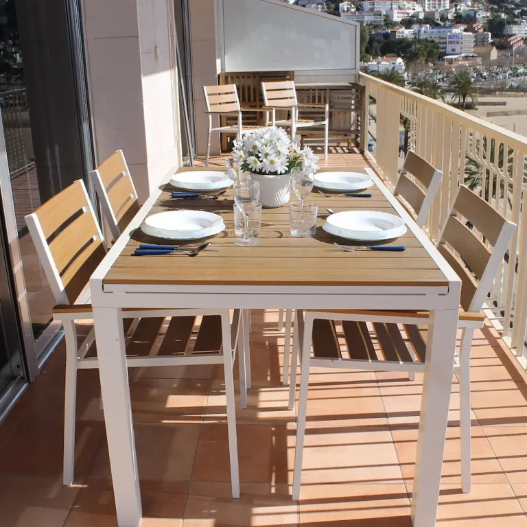 Avenida 5A in Roses With 3 Bedrooms and 2 Bathrooms