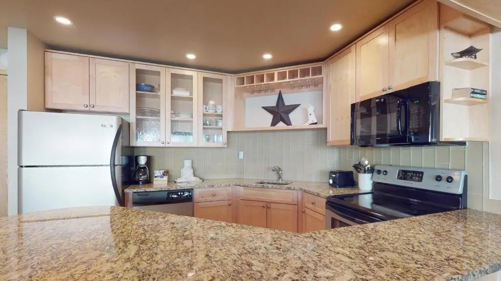 Laurelwood Condominiums Studio Deluxe Unit 103
