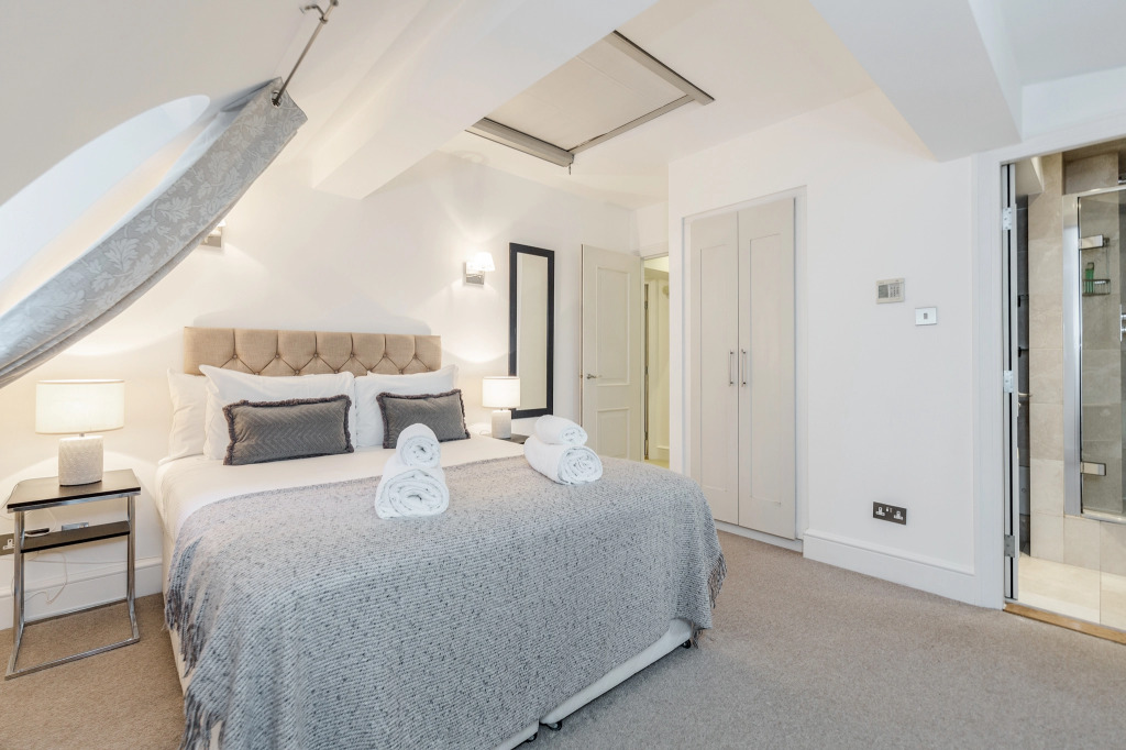Outstanding Trafalgar Penthouse, sleeps 8