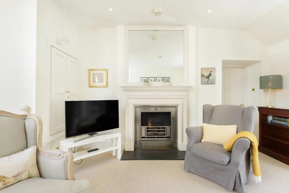 Picturesque Mews House on Cosy Cobbled Street
