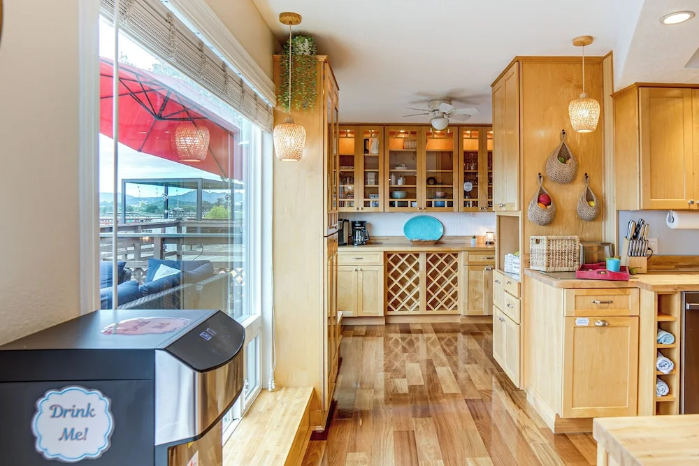 Waterfront Clear Lake Home w/ Game Room & Deck!