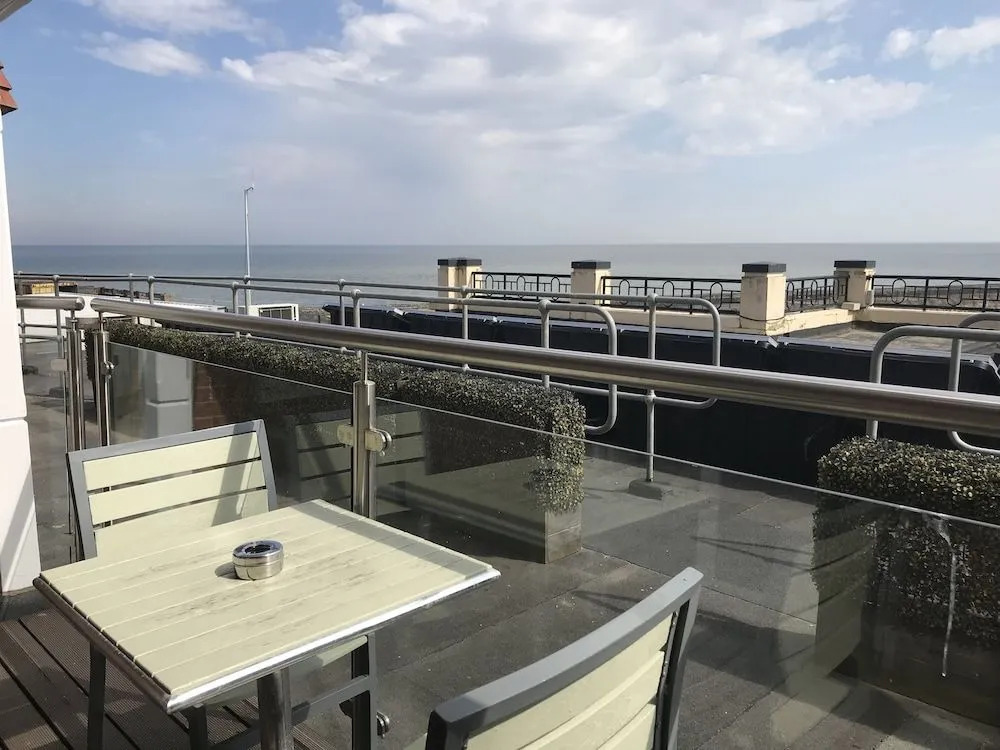 Pier Hotel