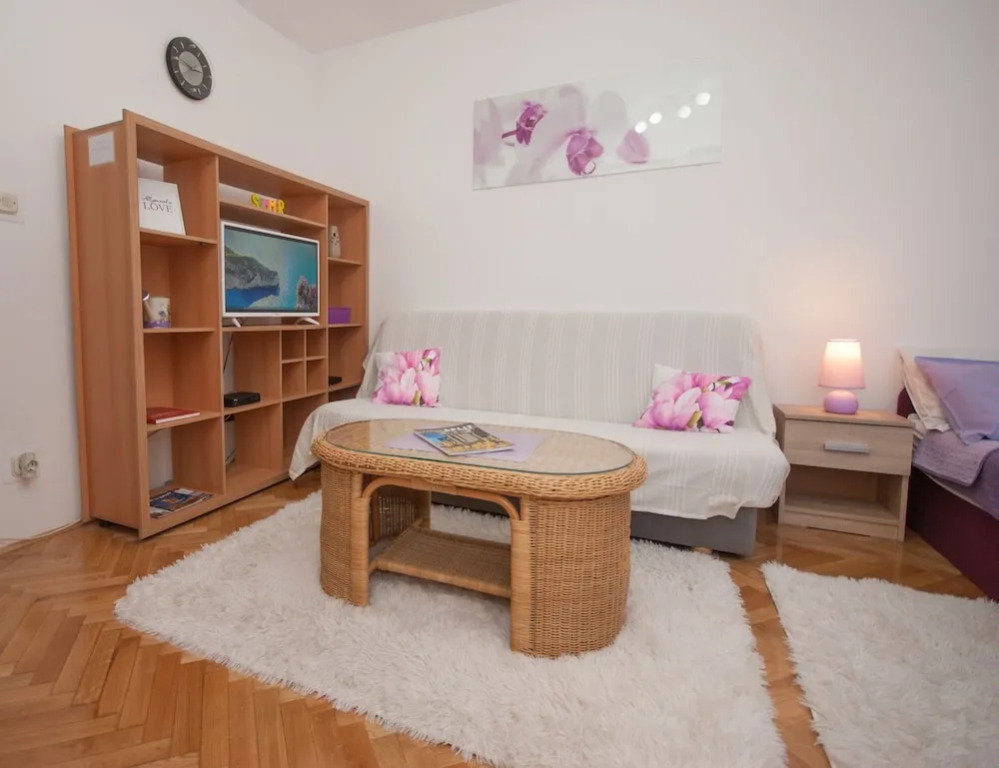 Studio Apartment Ema